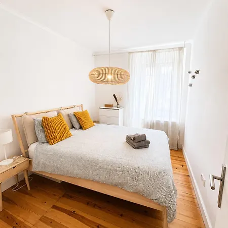 Lovely Flat Close To Estrela And Lapa * Лиссабон