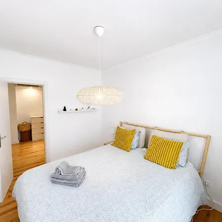 Lovely Flat Close To Estrela And Lapa Апартаменты Лиссабон