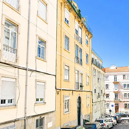 Апартаменты Lovely Flat Close To Estrela And Lapa Лиссабон
