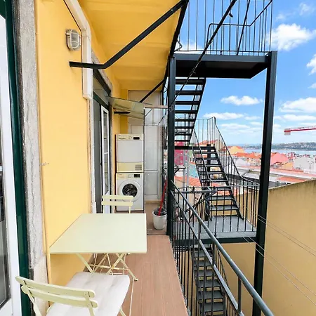Lovely Flat Close To Estrela And Lapa Апартаменты